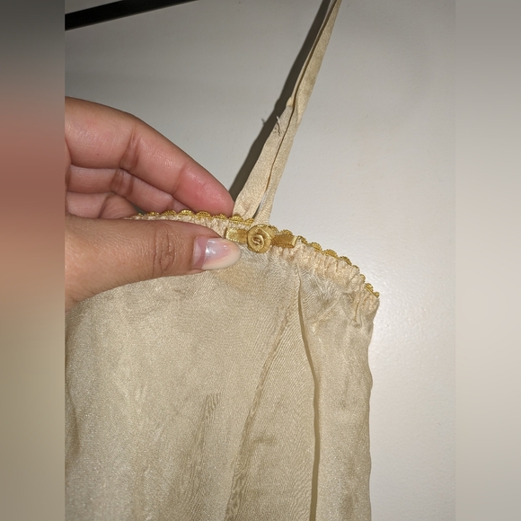 NWT SKIMS ROMANCE SUPER CROPPED SILK CAMI IN BUTTER - Picture 6 of 8